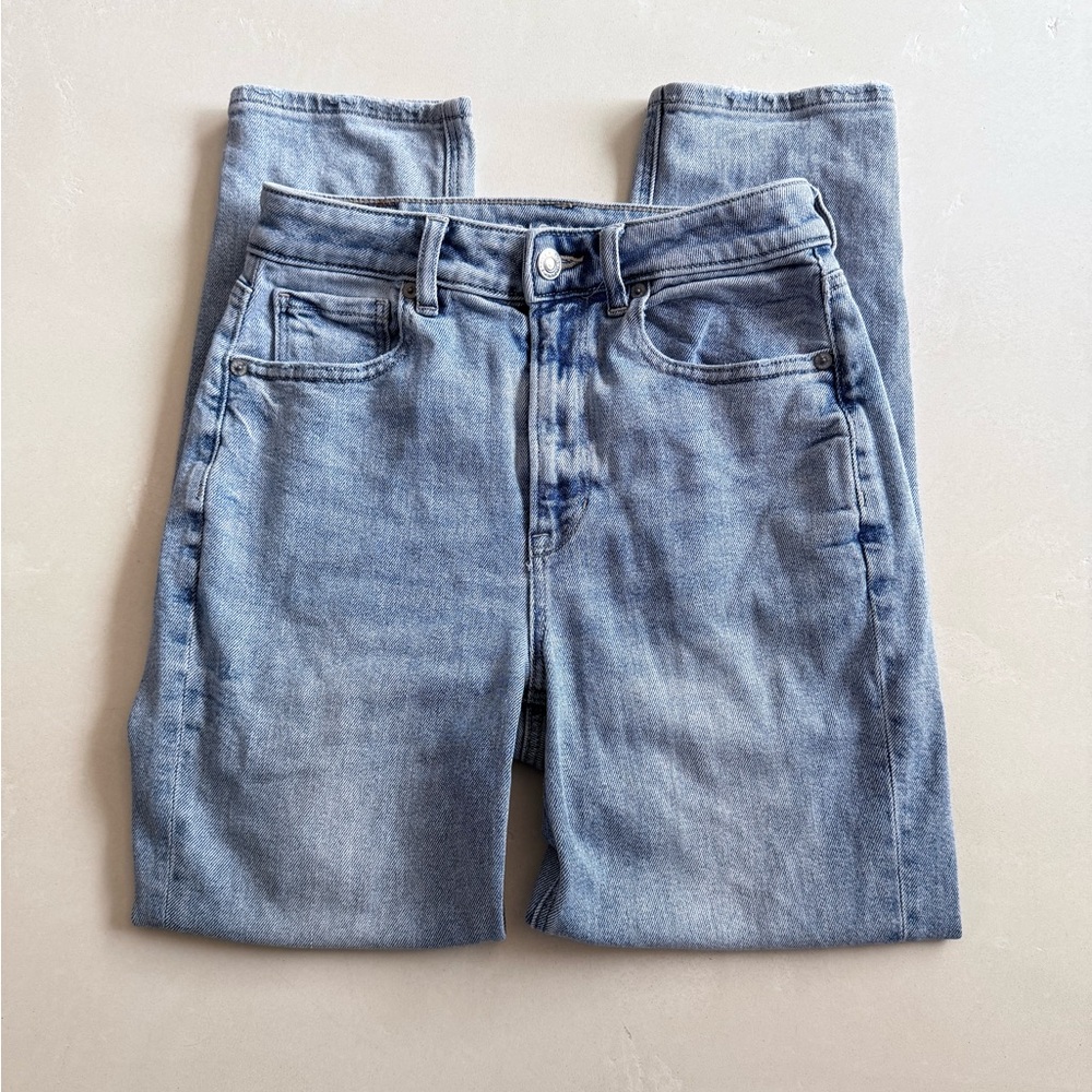American Eagle Mom Straight Jean 2